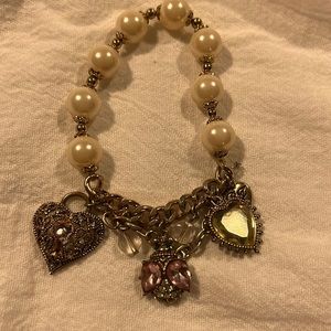 Betsey Johnson stretch bracelet